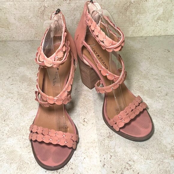 Lucky Brand Lameer Pink Scallop Strappy Block Heel Sandals Fairy Cottage Comfort - Picture 2 of 11